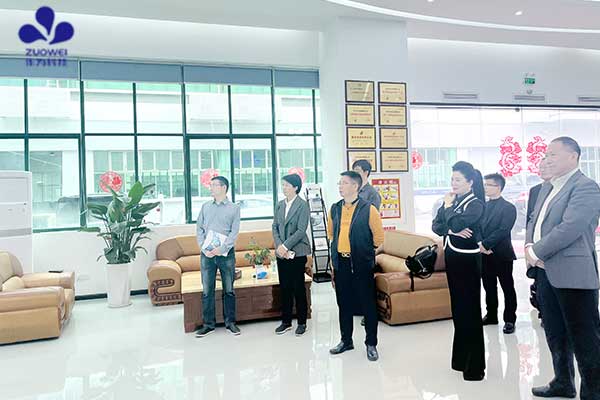 热烈欢迎全国十四届政协委员杨英一行莅临深圳作为科技考察指导