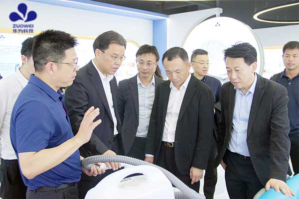 联合国教科文组织世界联合会产教融合委员会主席姚义纯一行莅临深圳作为科技考察指导