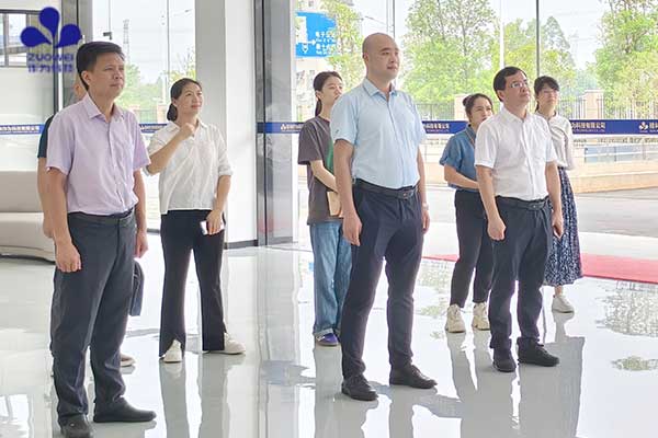 热烈欢迎广西大学中国-东盟研究院梁运文院长一行莅临作为科技指导工作