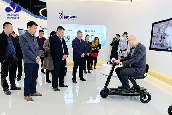 热烈欢迎广西贺州学院党委书记王源平一行莅临作为科技指导工作