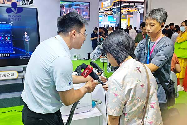 作为科技闪耀2025世界机器人博览会，AI⁺智慧养老健康平台引领行业新潮流