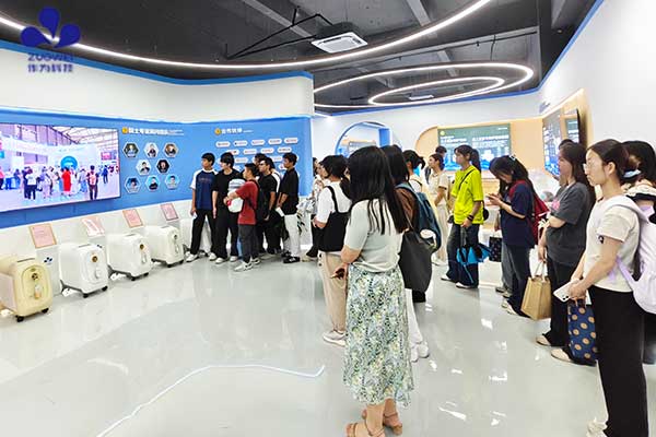 中山职业技术学院师生莅临作为科技参观，解锁智慧养老新体验