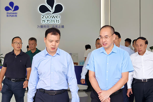 民政部刘振国副部长莅临作为科技指导护理机器人创新应用工作