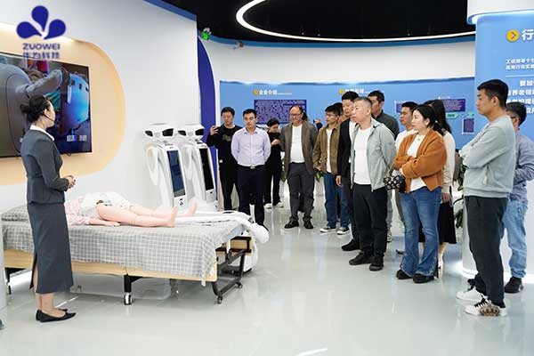 长江商学院硬科技×AI班校友莅临作为科技，解码AI+智慧养老新未来