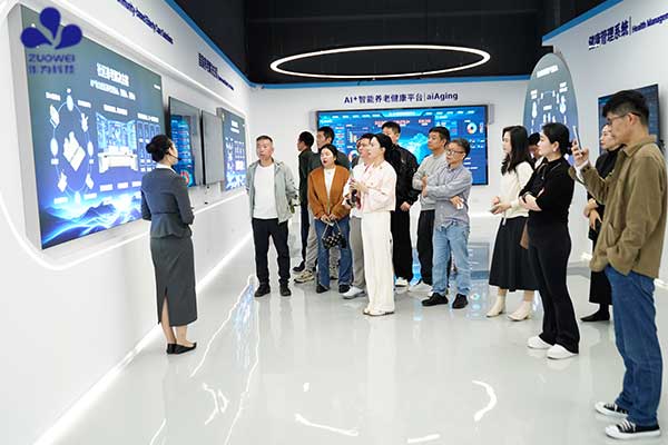 长江商学院硬科技×AI班校友莅临作为科技，解码AI+智慧养老新未来