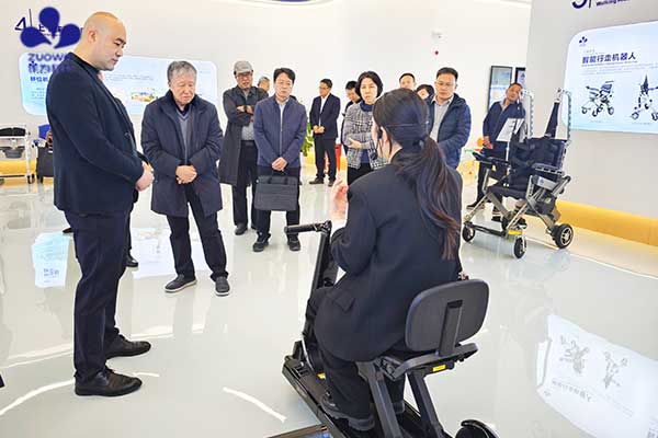 科学技术部原副部长曹健林莅临作为科技，共推智能护理机器人技术突破与成果转化