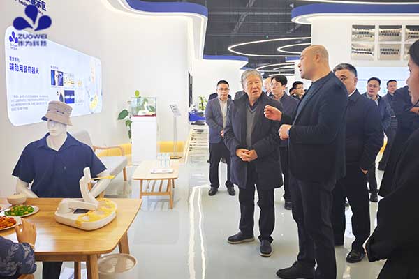 科学技术部原副部长曹健林莅临作为科技，共推智能护理机器人技术突破与成果转化