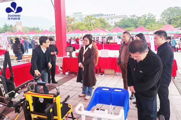 肇庆市副市长邹莹肯定作为科技，以智能护理机器人破解养老护理痛点